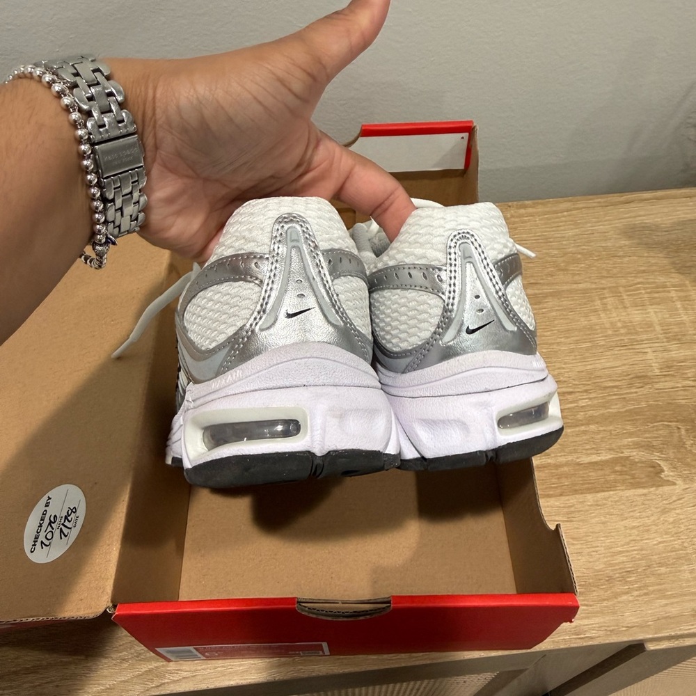 Nike Women's White and Silver Mesh Sneakers with Black Swoosh - Picture 7 of 9